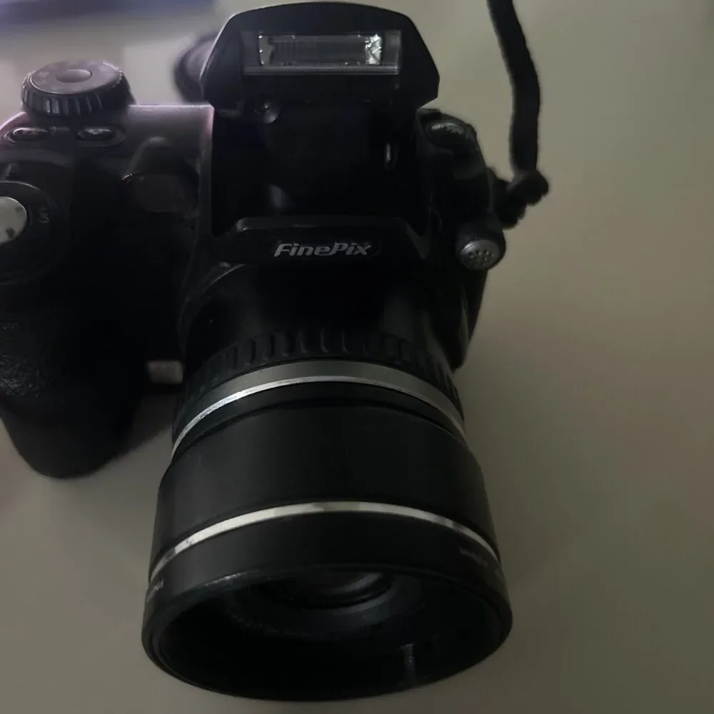 READ - Fujifilm FinePix S5100 4MP Digital Camera with 10x Optical Zoom WORKS